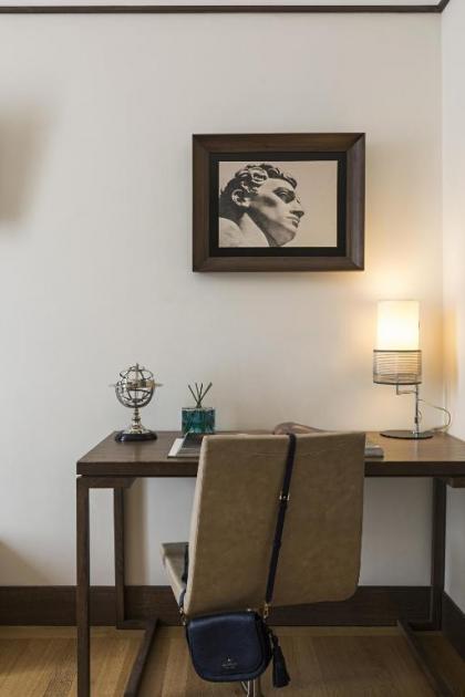 The Independent Hotel - image 19