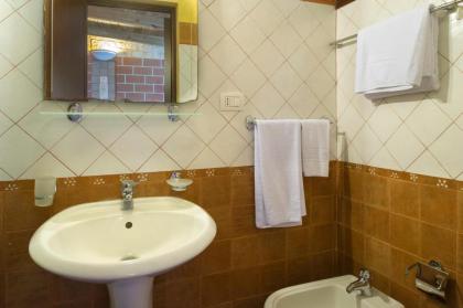 Country Apartments - image 30