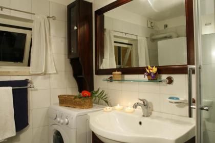 Flavia Rooftop Apartments - image 15