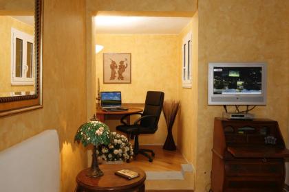 Flavia Rooftop Apartments - image 19