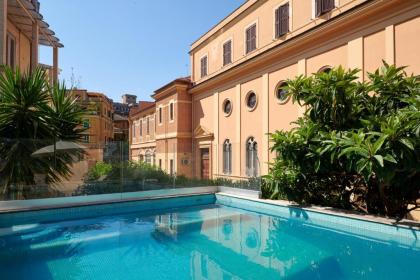 Palm Gallery Hotel - image 4