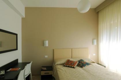 Honey Rooms - image 5
