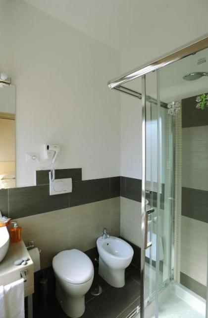 Honey Rooms - image 8