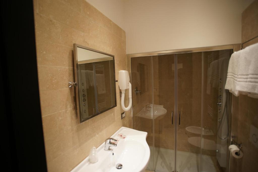 Vaticano Royal Suite Guest House - image 2