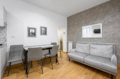 Navona & Pantheon Cozy Apartment - image 1