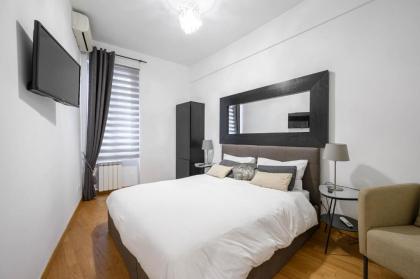Navona & Pantheon Cozy Apartment - image 8