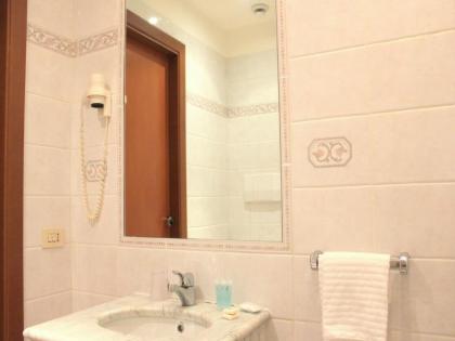 Romulus Hotel - image 12