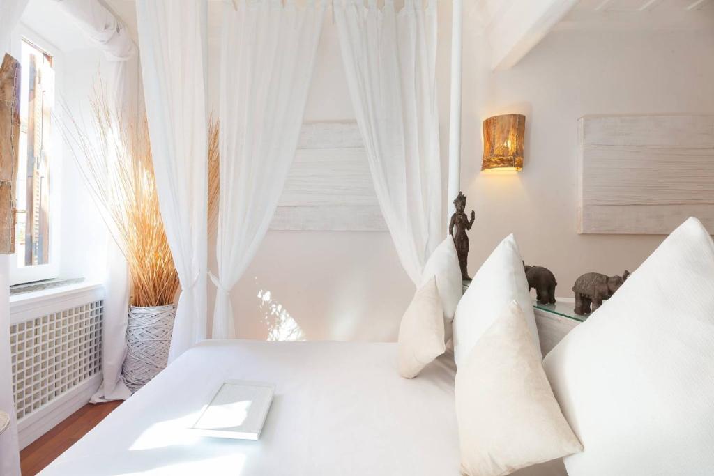 Piazza Navona White Penthouse - image 2