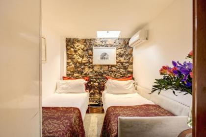 Pantheonview - Luxury Suites - image 10