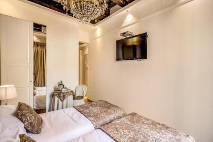 Pantheonview - Luxury Suites - image 9