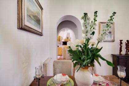 Stunning Pantheon Apartment - image 12