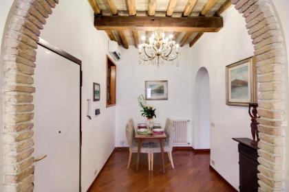 Stunning Pantheon Apartment - image 13