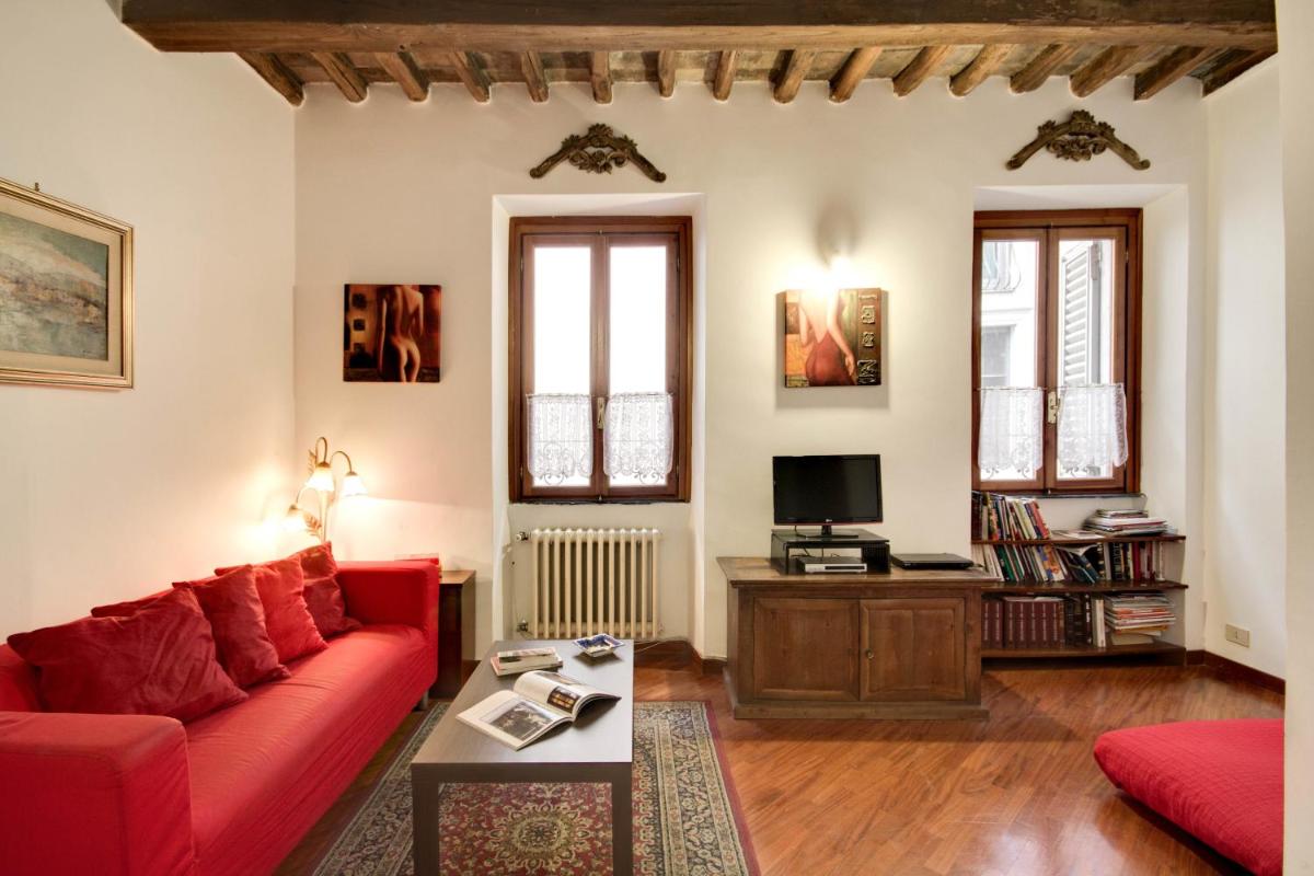 Stunning Pantheon Apartment - image 4