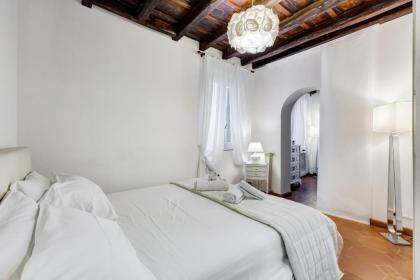 White Coronari Apartment - image 9