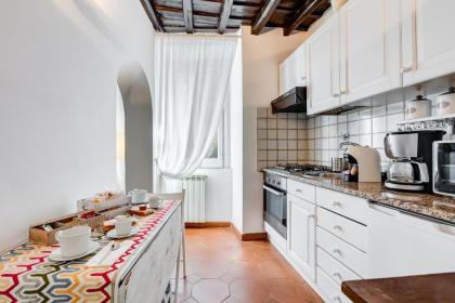 White Coronari Apartment - image 12