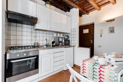 White Coronari Apartment - image 13