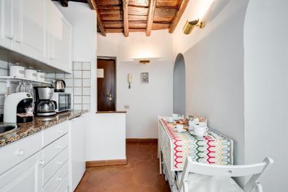 White Coronari Apartment - image 14