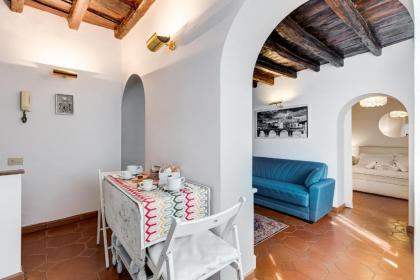 White Coronari Apartment - image 15