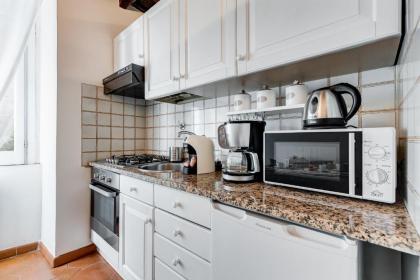 White Coronari Apartment - image 16