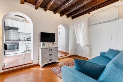 White Coronari Apartment - image 3
