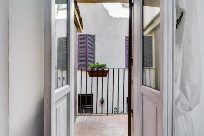 White Coronari Apartment - image 8