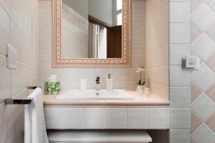 Living Rhome-SpanishSteps - image 1