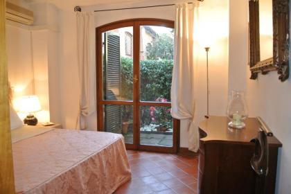 The Palatine Garden Apartment - image 1