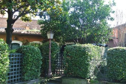 The Palatine Garden Apartment - image 10