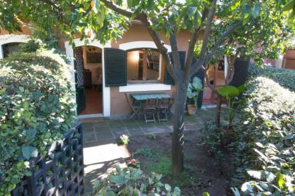 The Palatine Garden Apartment - image 12