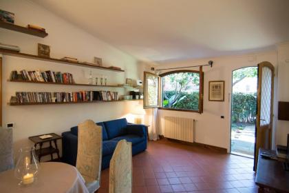 The Palatine Garden Apartment - image 16