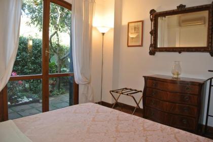 The Palatine Garden Apartment - image 3
