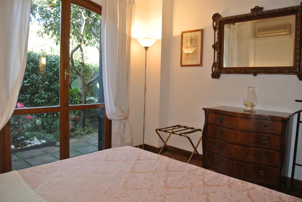 The Palatine Garden Apartment - image 3