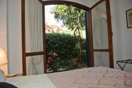 The Palatine Garden Apartment - image 7