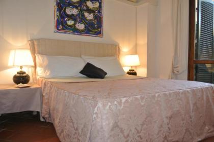 The Palatine Garden Apartment - image 9