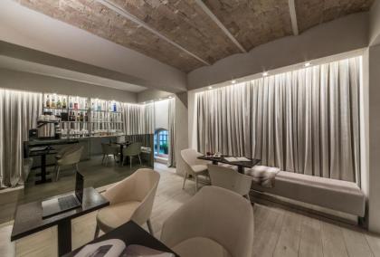 Terrace Pantheon Relais - image 11