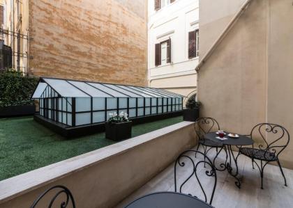 Terrace Pantheon Relais - image 13