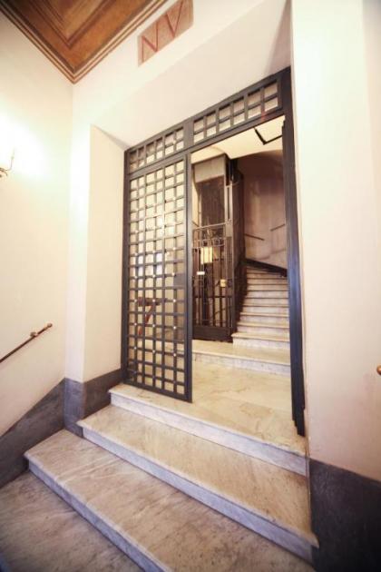 App Leoncino Design Apartment in Rome - image 17