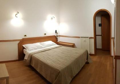 Green Hotel - image 1