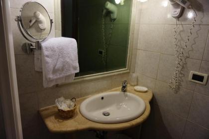 Green Hotel - image 13