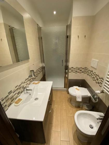 Kings Of Rome Apartments - image 15