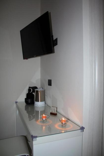 Audrey Rooms - image 13