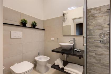 YH SUITE 131 - image 15