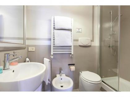Apartment Via Farina - image 11