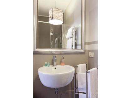 Apartment Via Farina - image 9