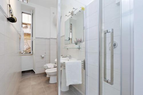 Piazza Navona Lovely Apartment - image 3
