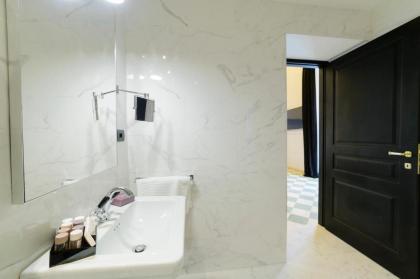 Roma Luxus Hotel - image 2