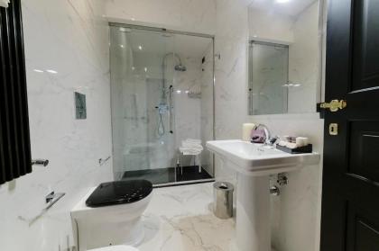 Roma Luxus Hotel - image 9