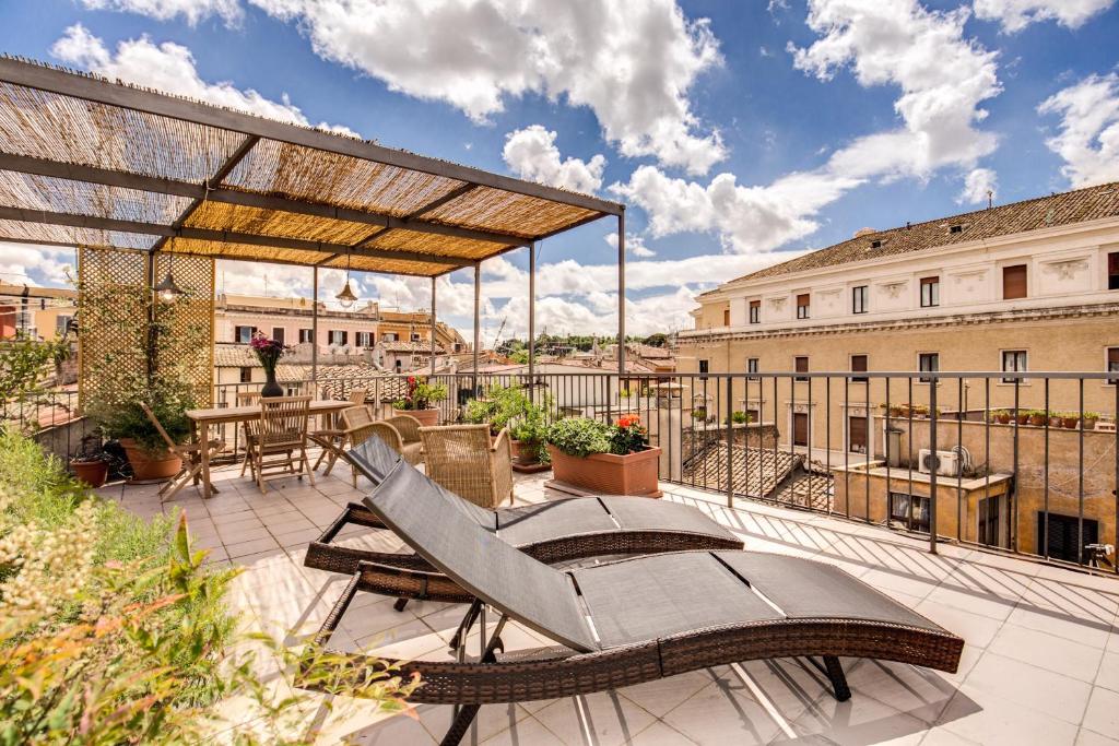 Trastevere Attic with Terrace - image 5