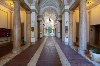 Living Rome Repubblica apartment - image 4