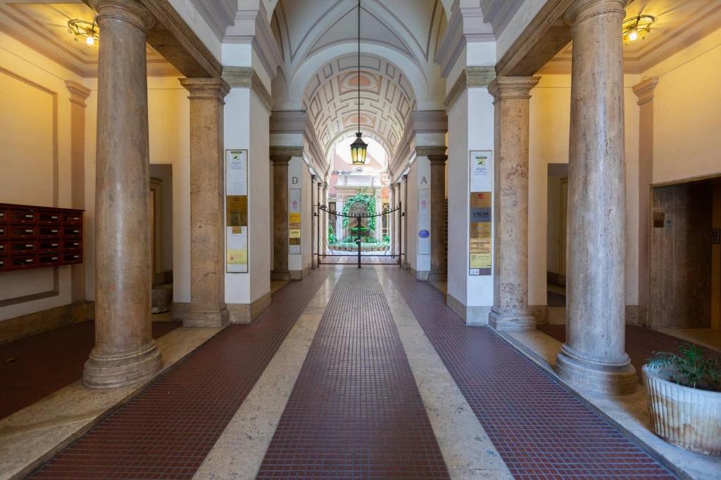 Living Rome Repubblica apartment - image 4